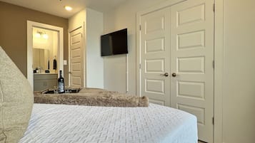 Desk, iron/ironing board, WiFi, bed sheets