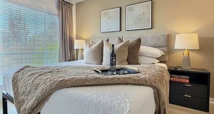 Serene Stay, Free Parking, Near Downtown Hotspots