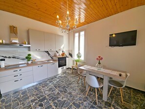 Fridge, microwave, oven, stovetop - Seaside Retreat: Modern Flat w/ Garden & Bikes (Marina Dei Ronchi)