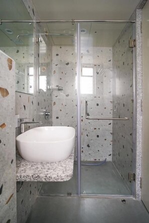 Ilmaiset hygieniatuotteet, pyyhkeet, vessapaperi