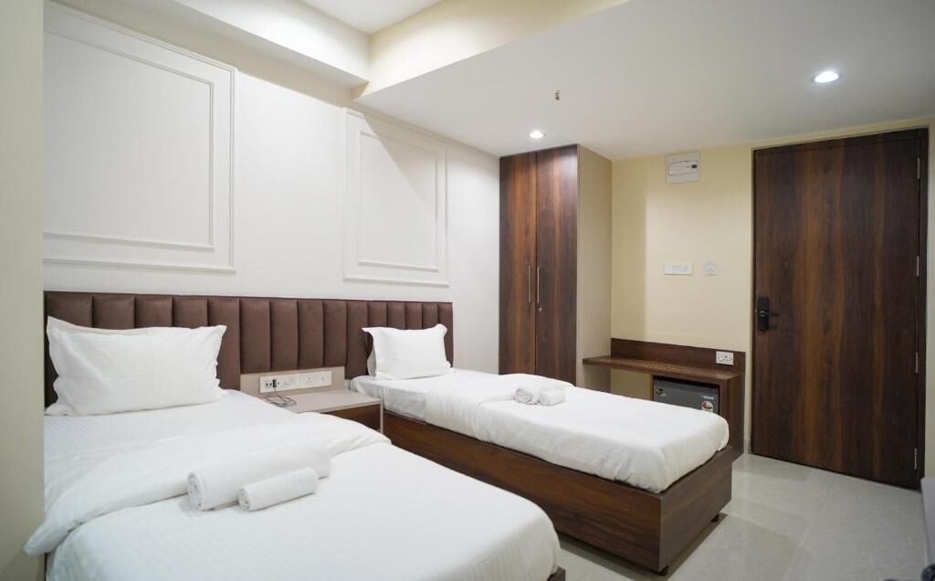 Deluxe Twin Room, City View | In-room safe, desk, free WiFi