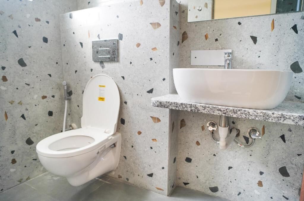 Articles de toilette gratuits, serviettes fournies, papier toilette