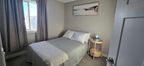 4 slaapkamers, een strijkplank/strijkijzer, gratis wifi, beddengoed