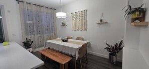 Dining - Clean & Stylish 3BR Home w/ Bonus Room Near YYC, Shopping & Downtown (Calgary)