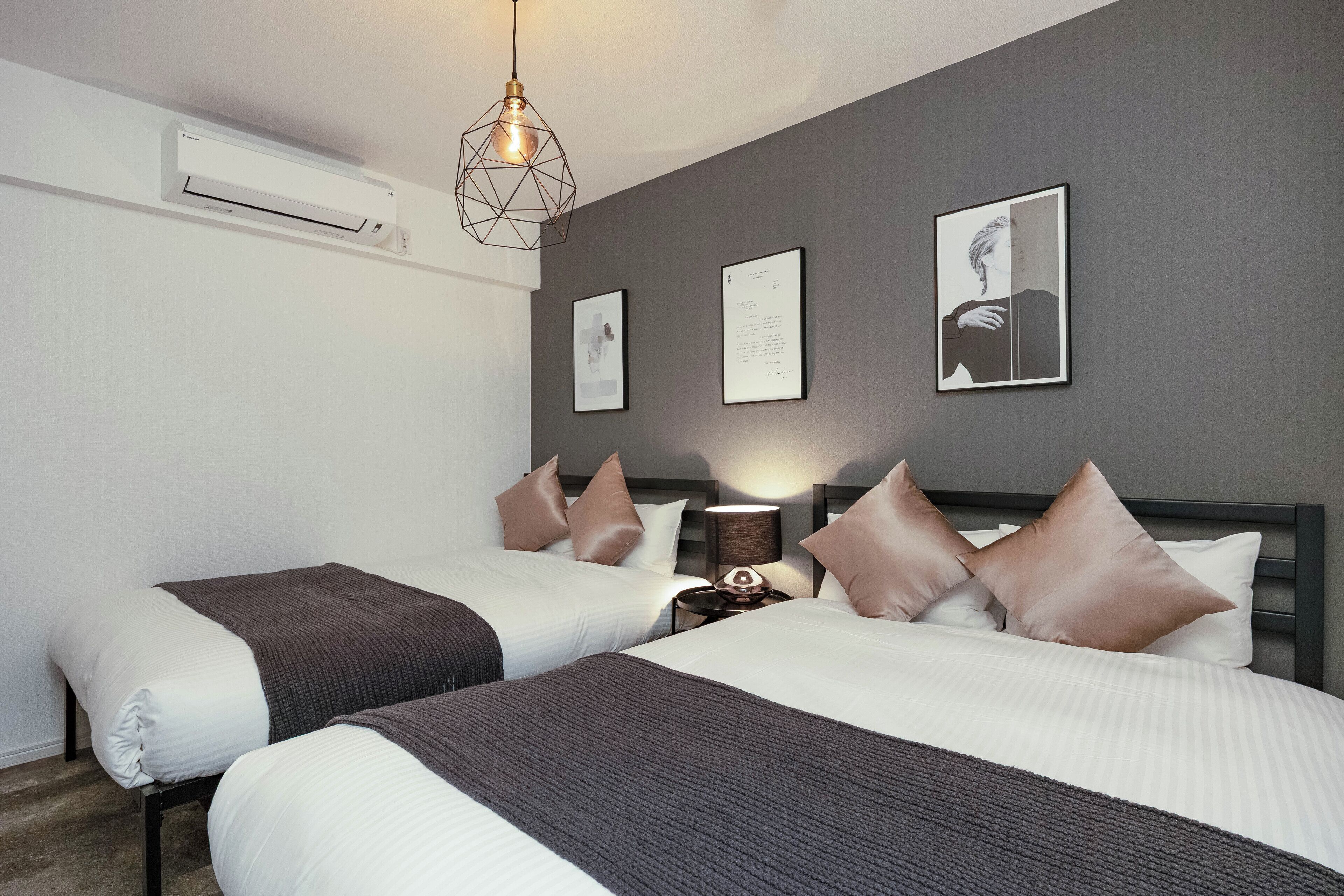 Leilighet, 3 soverom, ikke-røyk | Blendingsgardiner, lydisolert, strykejern/-brett og wi-fi (inkludert)