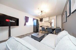 Apartment, 3 Bedrooms, Non Smoking | Living area