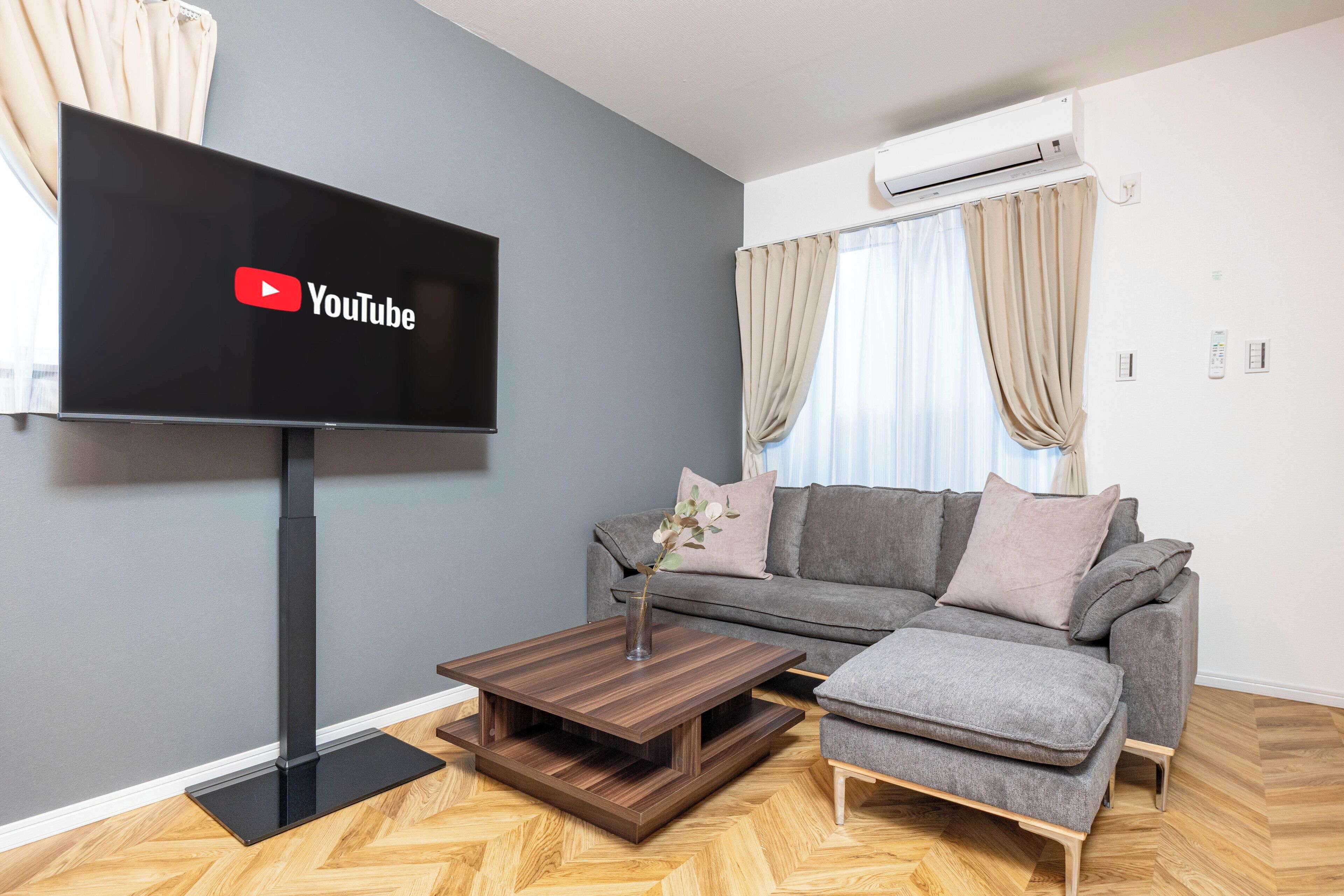 Apartment, 3 Bedrooms, Non Smoking, Private Bathroom | Living area