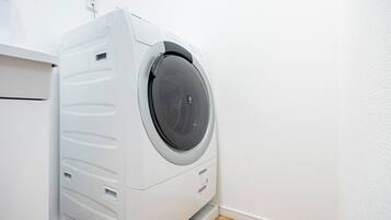 Apartment, 3 Bedrooms, Non Smoking, Private Bathroom | Interior