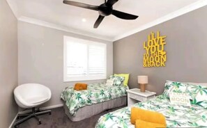 2 Schlafzimmer, Bügeleisen/Bügelbrett, Bettwäsche