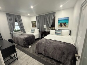 2 bedrooms, desk, iron/ironing board, free WiFi - Casa del Mar (Hollywood)