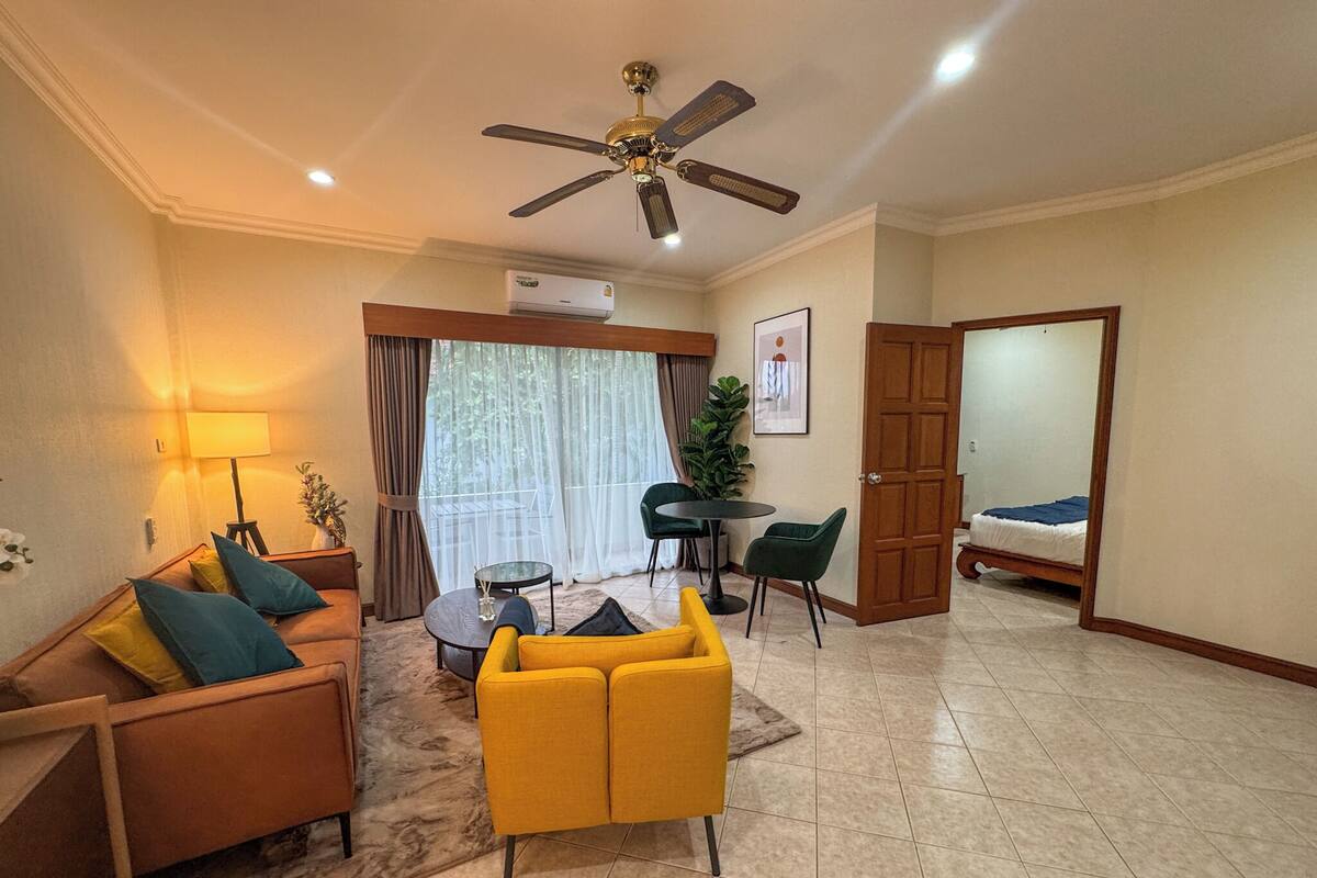Suite Deluxe, 1 chambre, non-fumeur, balcon | Espace de travail pour ordinateurs portables, décor unique