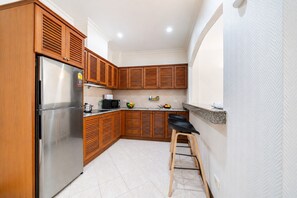 豪華套房, 1 間臥室, 非吸煙房, 陽台 | 獨特裝潢、筆電工作空間、床單