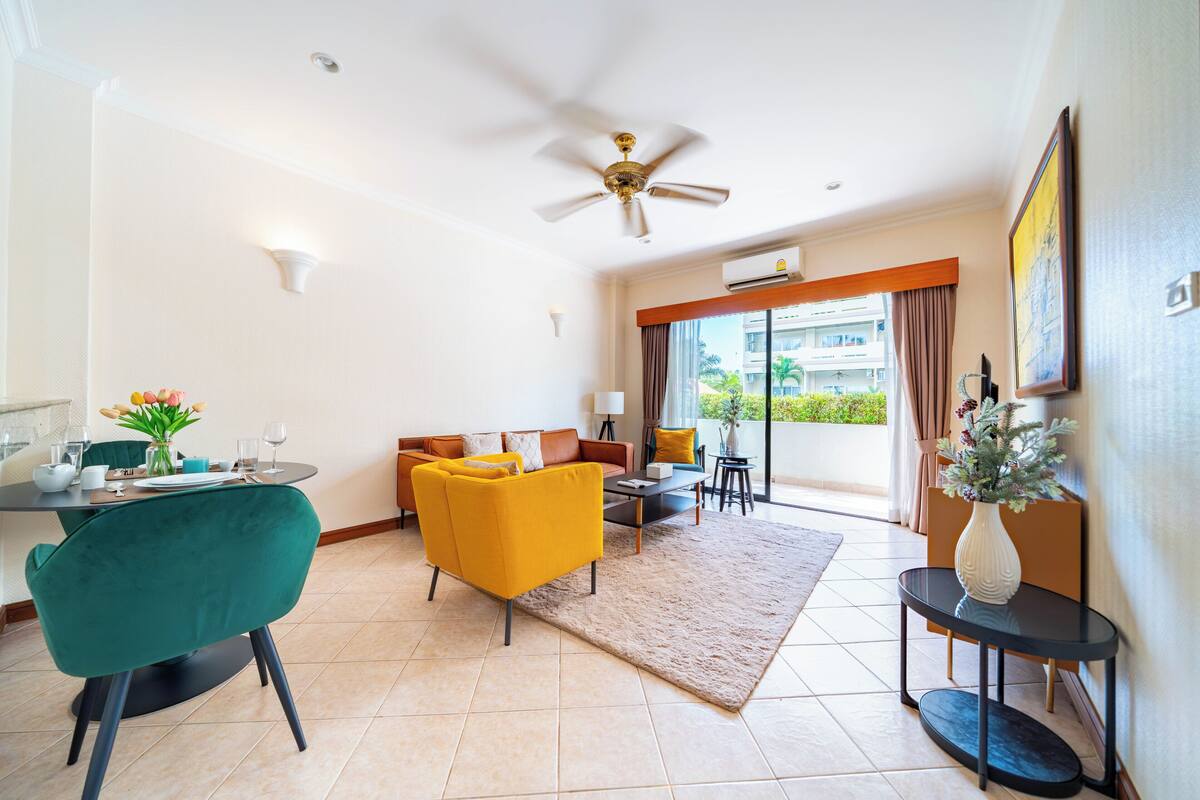 Suite Deluxe, 1 chambre, non-fumeur, balcon | Espace de travail pour ordinateurs portables, décor unique