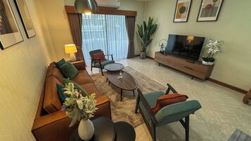 Family Quadruple Room, Multiple Beds, Non Smoking, 2 Bathrooms | Interior
