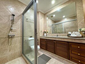Family Apartment, 2 Bedrooms, Balcony | Bathroom | Hair dryer - Viewtalay Longstay (Pattaya)