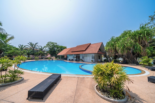 Exterior - VTel Suites Hotel Pattaya (Pattaya)