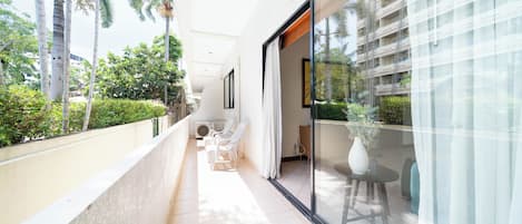 Suite Deluxe, 1 habitación, para no fumadores, balcón | Decoración personalizada y espacio para trabajar con laptop