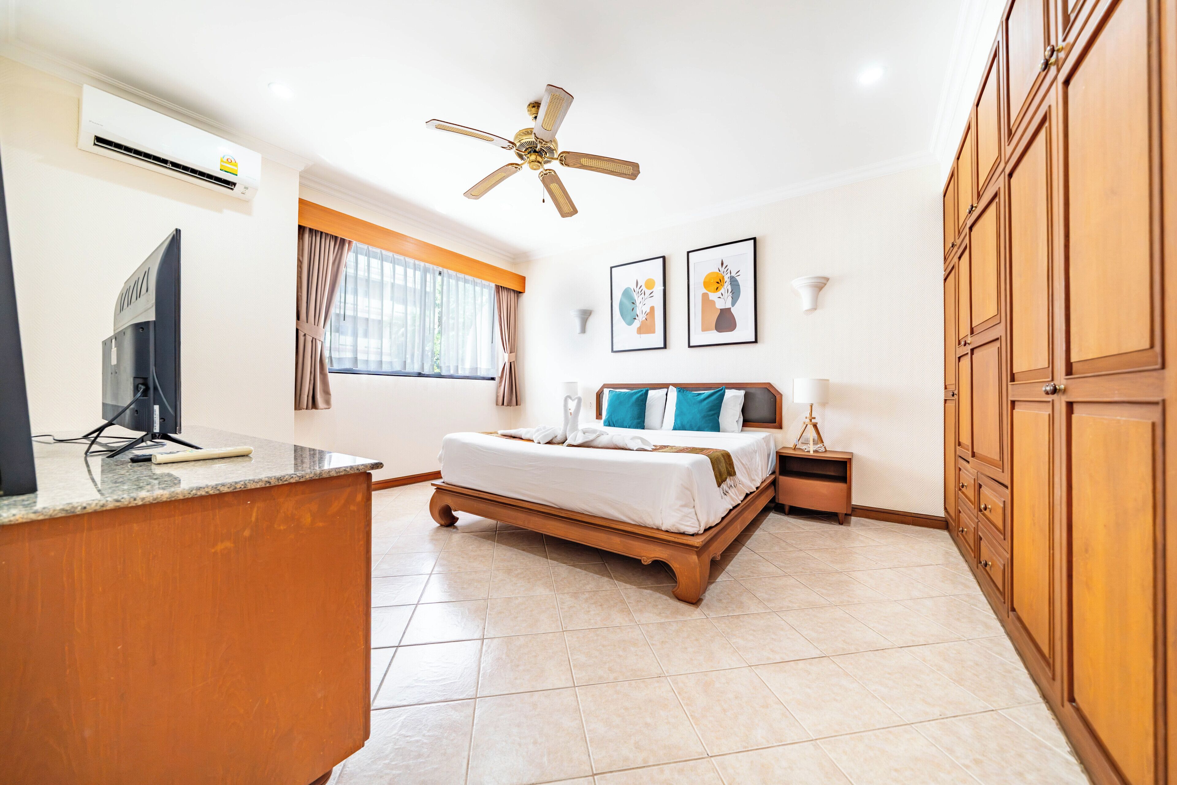 Suite, Balcony | Bed sheets