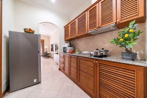 Estudio, 1 cama de matrimonio grande, no fumadores, balcón | Espacio para trabajar con un portátil y decoración individual