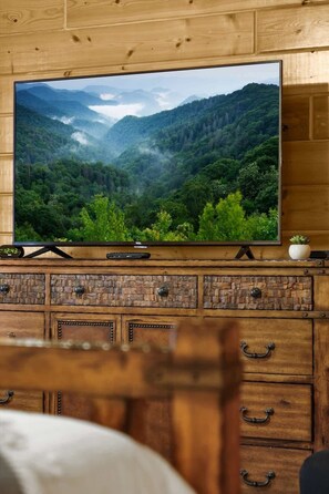 Iron/ironing board, WiFi, bed sheets - Cozy 3BR Cabin Near National Park W Hot Tub/Arcade (Gatlinburg)