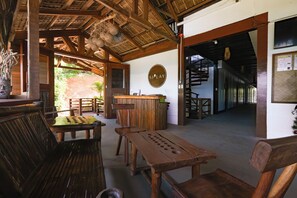 المنشأة من الداخل