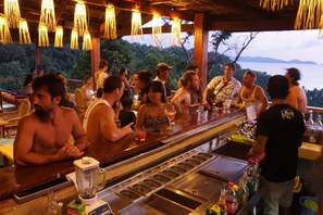 بار (في المنشاة)