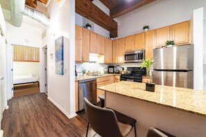 Private kitchen - Airy & Spacious Loft - 1BR Perfect For Long-Term Stays (Chicago)