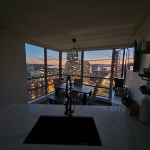 Interior - 29th Floor Condo in Yaletown. Message me at a.hostacny@gmail.com for details 
 (Vancouver)