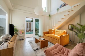 Smart TV 8 polegadas com canais a cabo