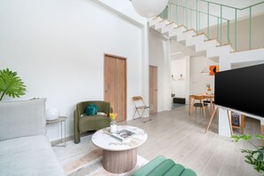 2 Bedroom Villa with PrivatePool PAMA-01 | Ruang tamu | 8 inci sebuah televisyen pintar dengan kabel 