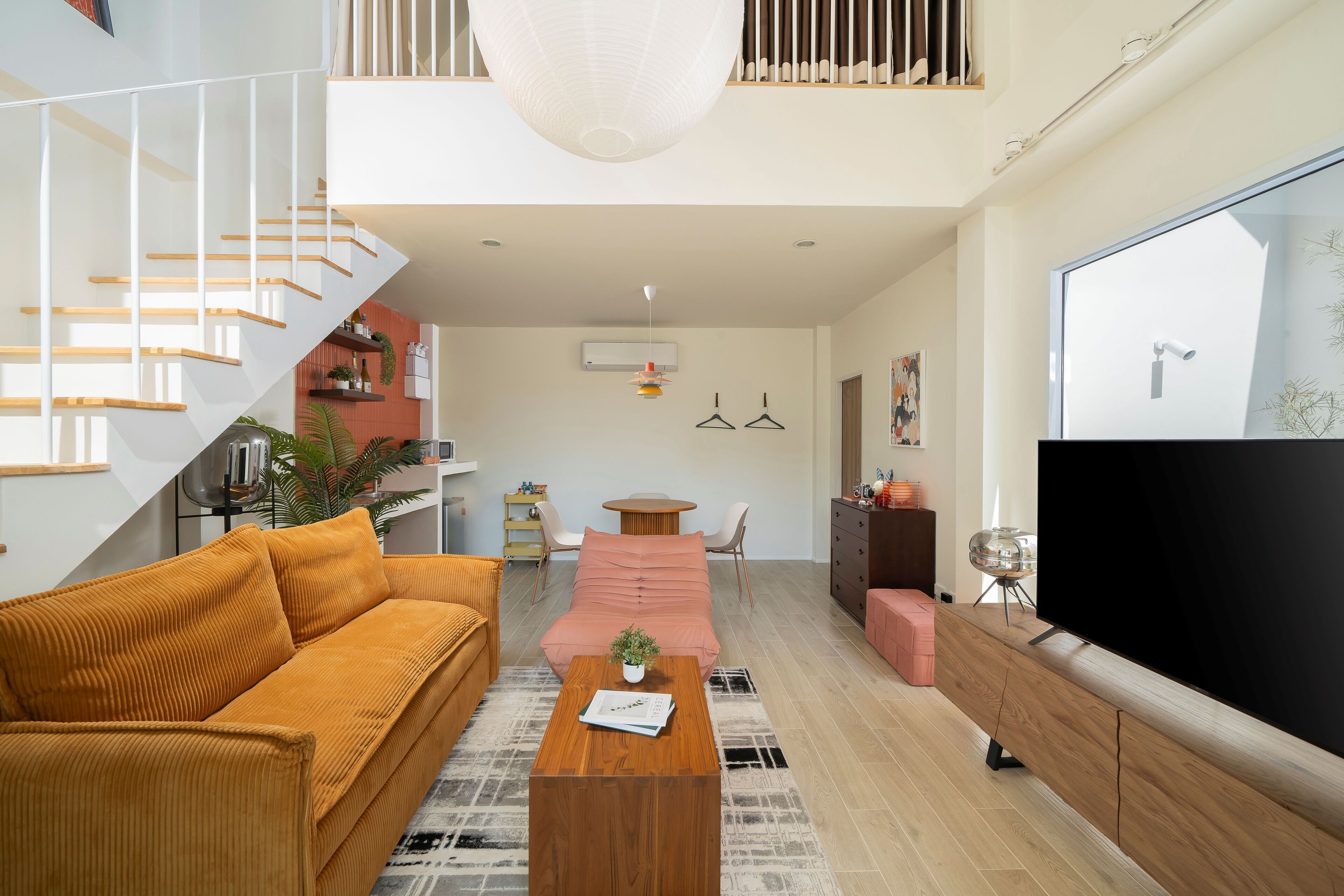 Deluxe Villa (PAMA 03) | منطقة المعيشة | تلفزيون ذكي بحجم 8-بوصة يعرض قنوات تلفزيونية باشتراك مدفوع