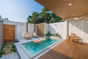 Kolam renang persendirian