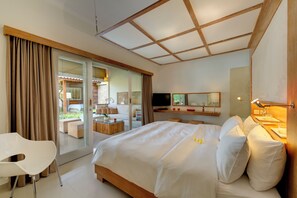 Villa, privat basseng, hageutsikt | Safe på rommet, skrivebord, blendingsgardiner og wi-fi (inkludert)