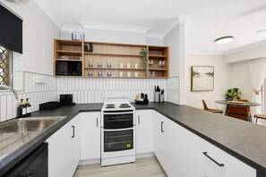Private kitchen - Arlo Stays - Townsville City (South Townsville)