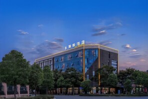 Outdoor dining - Test Hotel (Hangzhou)