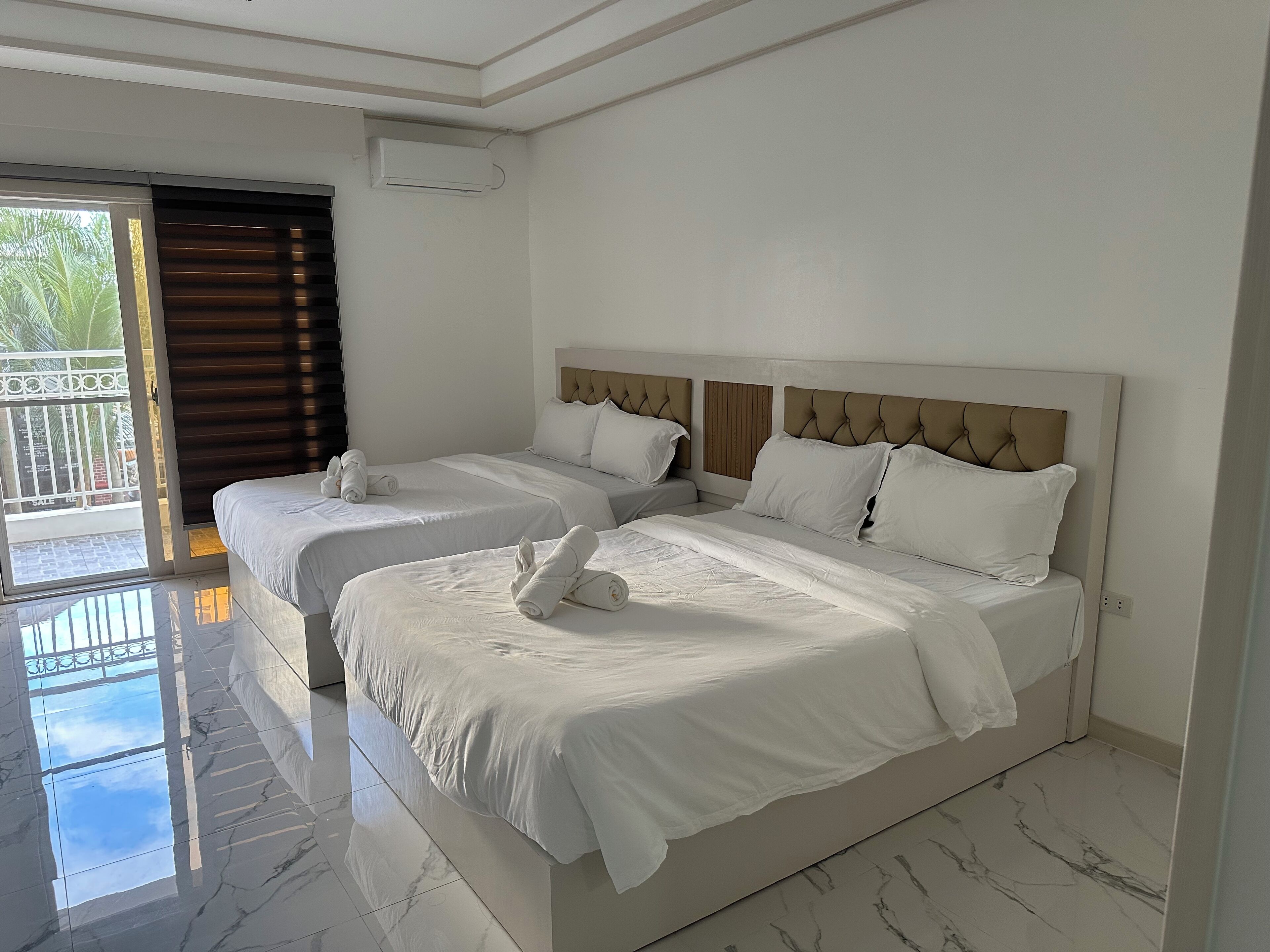 Family Double Room, Balcony | Living area
