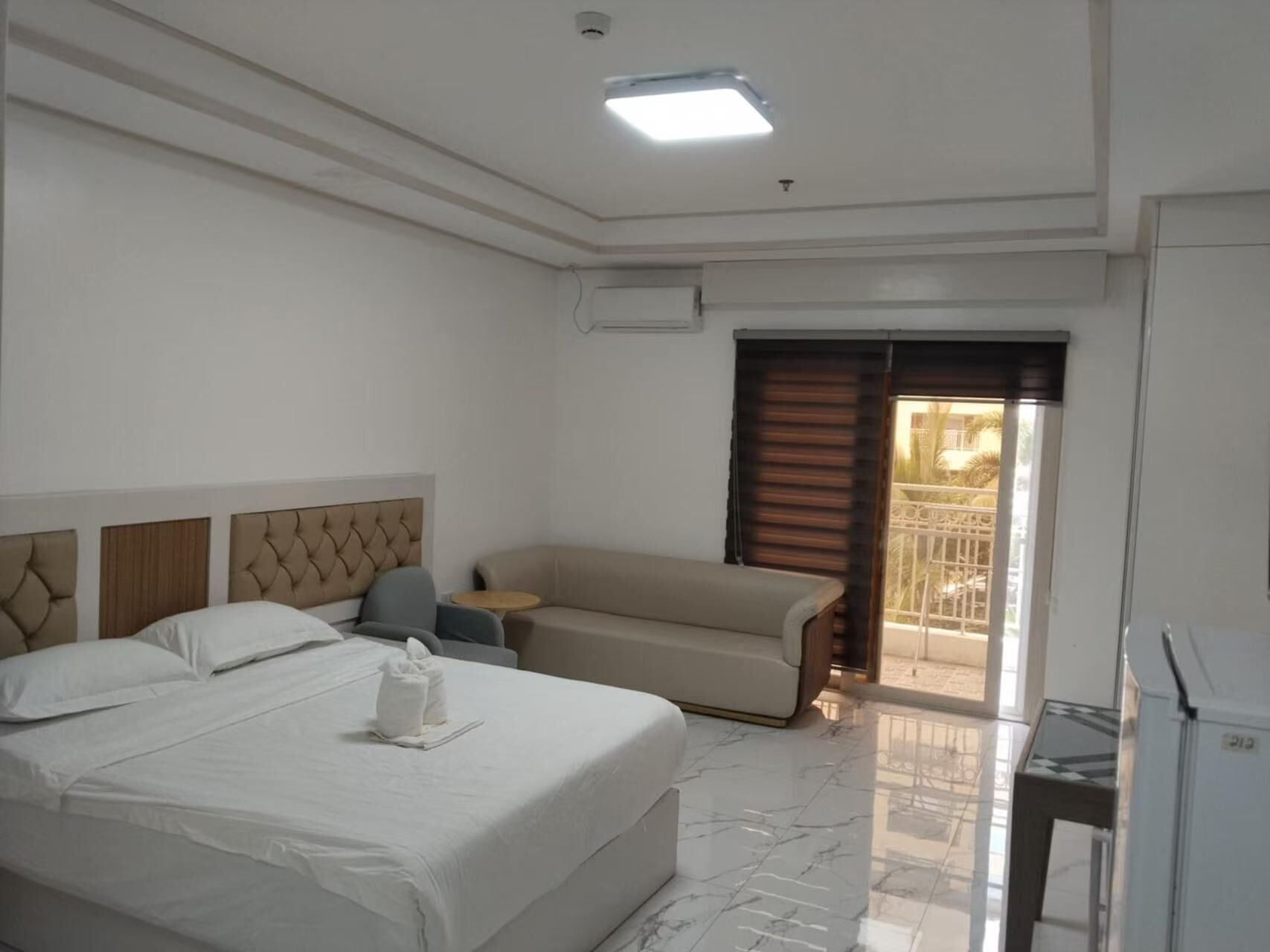 Economy Single Room, Balcony | In-room safe, blackout drapes, WiFi (free)