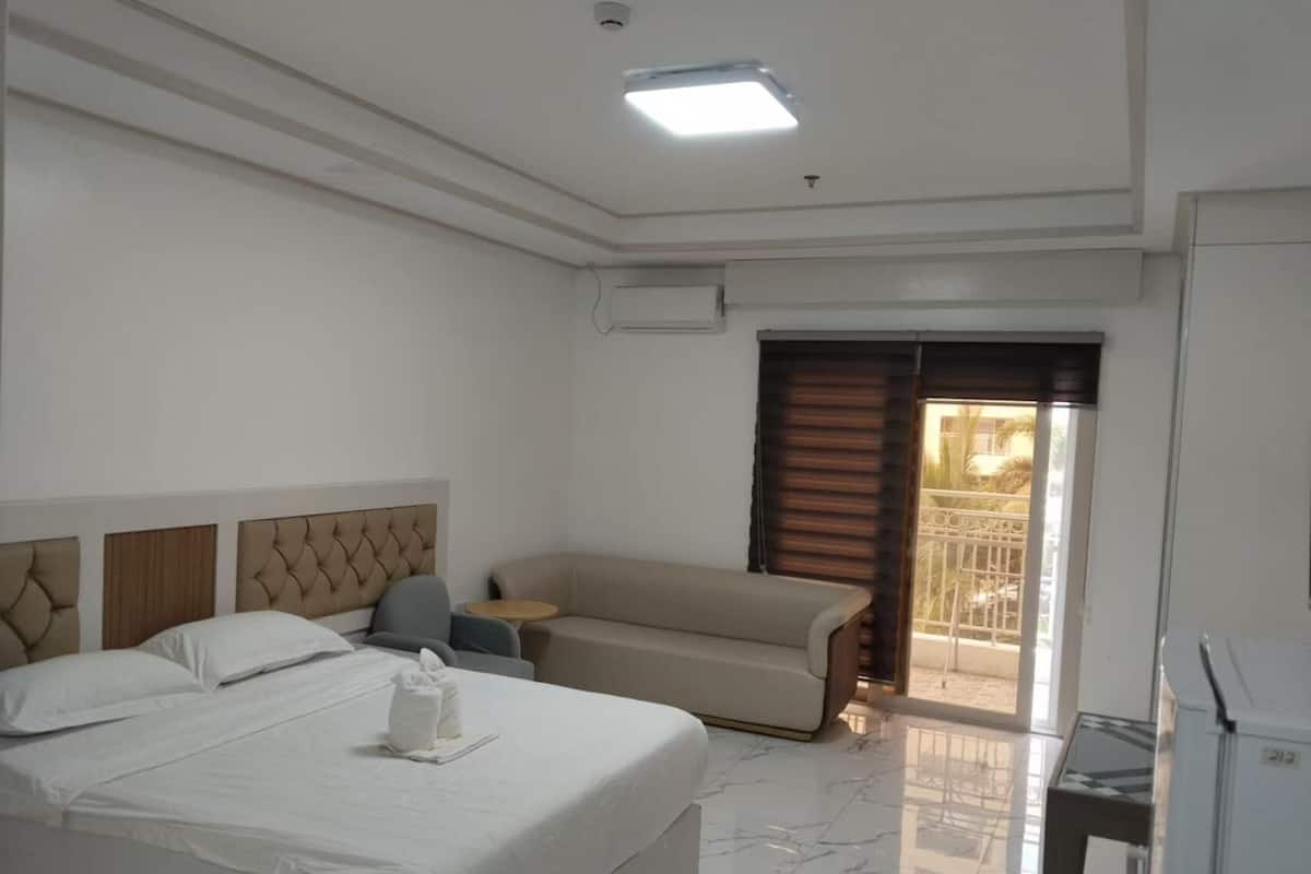 In-room safe, blackout curtains, free WiFi
