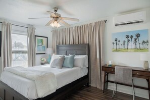 1 bedroom, desk, iron/ironing board, travel cot - The Westheimer Dream 7, Walkable Montrose 1BR (Houston)