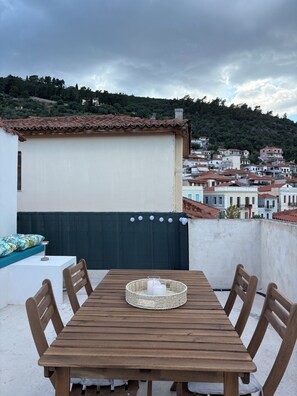 Outdoor dining - Enjoy the slow living in beautiful Gythio (Githio)