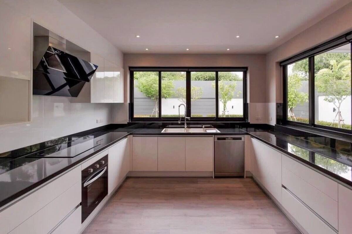 ตู้เย็นขนาดใหญ่, ไมโครเวฟ, เตาอบ, เตาประกอบอาหาร