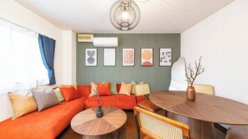 Family Apartment, 3 Bedrooms, Non Smoking, Private Bathroom | Interior
