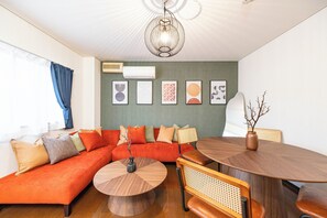 Family Apartment, 3 Bedrooms, Non Smoking, Private Bathroom | Interior - Loger Tengachaya (Osaka)