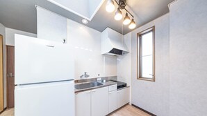 Family Apartment, 3 Bedrooms, Non Smoking, Private Bathroom | Private kitchen - Loger Tengachaya (Osaka)