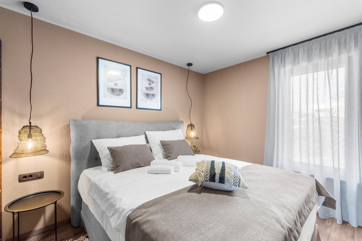 Classic Villa, 4 Bedrooms | 5 bedrooms, individually furnished