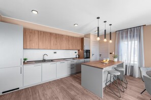 Fridge, microwave, oven, dishwasher - Apartment Near Beach With sea View (Porec)