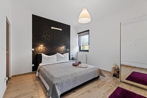 Classic Villa, 3 Bedrooms - Pleasant Holiday Home in Novigrad With Private Pool (Novigrad)