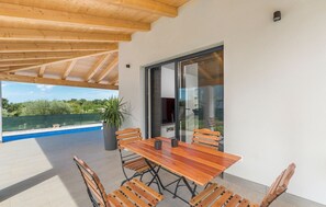Balcony - Pleasant Holiday Home in Novigrad With Private Pool (Novigrad)