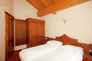 6 bedrooms, bed sheets - Chalet in Saalbach Near Ski Lift (Saalbach-Hinterglemm)