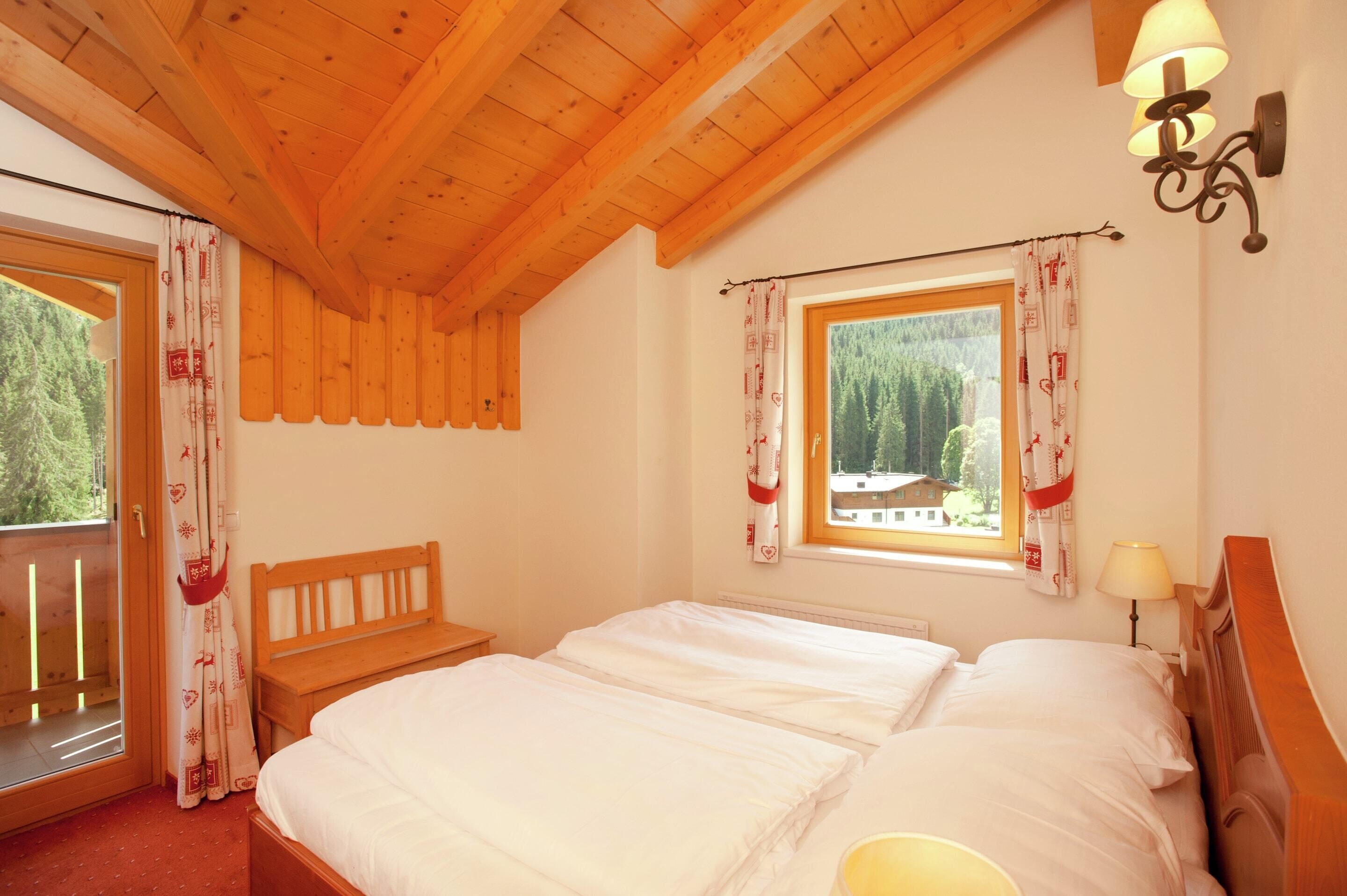 Classic Chalet, 4 Bedrooms